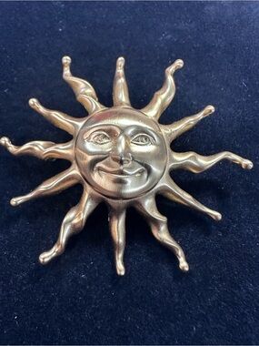 307- Anne Klein signed Vtge Smiling Sun Gold Matte 2 1/4”